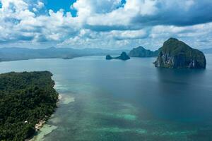 antenne dar panoramisch schot van pinagbuyutan eiland foto