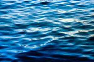 abstract van reflecterende water oppervlakte achtergrond foto