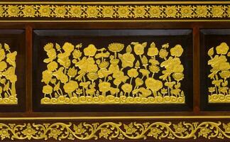 patroon van hout carve goud verf voor decoratie foto