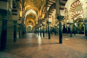 la mezquita kathedraal in Cordoba, Spanje. de kathedraal was gebouwd binnen van de voormalig Super goed moskee. foto