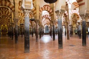 la mezquita kathedraal in Cordoba, Spanje. de kathedraal was gebouwd binnen van de voormalig Super goed moskee. foto