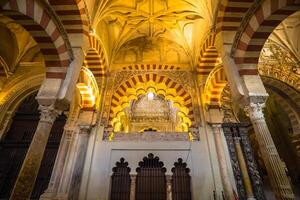 la mezquita kathedraal in Cordoba, Spanje. de kathedraal was gebouwd binnen van de voormalig Super goed moskee. foto