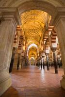 la mezquita kathedraal in Cordoba, Spanje. de kathedraal was gebouwd binnen van de voormalig Super goed moskee. foto