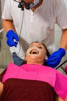 procedure voor het verwijderen van tandsteen door middel van echografie