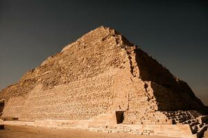 beroemd Egyptische piramides van gizeh. landschap in Egypte. piramide in woestijn. Afrika. zich afvragen van de wereld foto