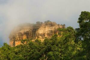 beeld van mooi sigiriya rots vesting Bij sri lanka. foto