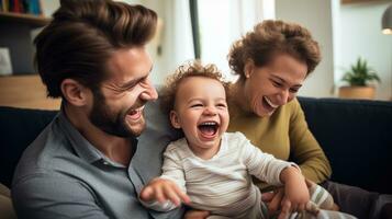 ai gegenereerd een jong familie van drie, met een baby in de vader armen, aan het kijken een komedie tonen Aan TV foto