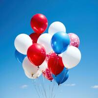 ai gegenereerd ballonnen in patriottisch kleuren drijvend tegen een helder blauw lucht foto