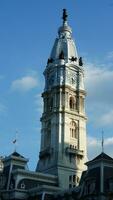 de stad visie met de oud gebouwen en architecturen onder de warm zonlicht foto