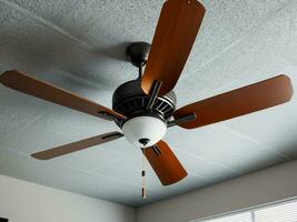 ai gegenereerd doeltreffend lucht circulatie modern plafond fans in beweging. ai gegenereerd. foto