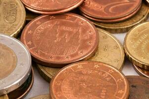 euro munten zijn getoond in deze foto