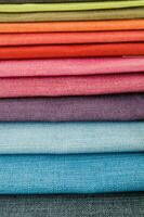 een stack van kleurrijk kleding stof foto