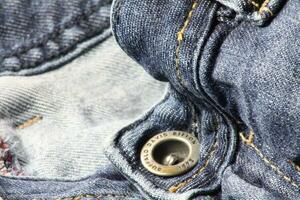 detailopname van blauw jeans en denim details. foto