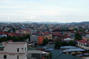 samarinda Kalimantan timur, Indonesië 12 december 2023. u kan zien de atmosfeer van behuizing in de stad van samarinda, oosten- Kalimantan. foto genomen van de top van de gebouw