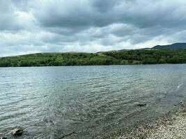 een visie van coniston water in de meer wijk foto