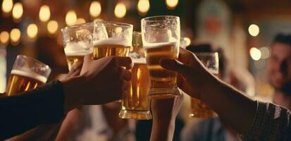 ai gegenereerd een groep van mensen Holding bier bril Bij een bar foto