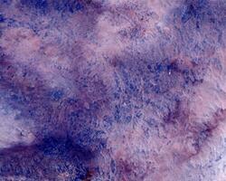 abstract hand- geschilderd paars blauw, Purper waterverf Aan getextureerde achtergrond foto