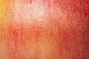 macro foto van de structuur van een rood en geel appel. appel huid net zo een achtergrond.