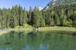 een glimp van het bergstadje Sappada foto