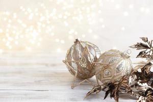 gouden kerstballen met bokeh