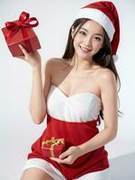 ai gegenereerd de kerstman Dames schattig meisje Holding een geschenk Aan een wit achtergrond ai gegenereerd foto