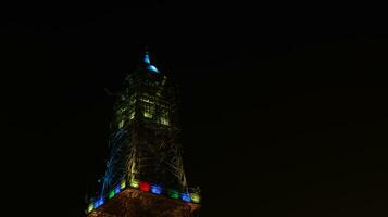 de limbo toren Bij nacht. gorontalo regentschap icoon foto
