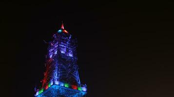 de limbo toren Bij nacht. gorontalo regentschap icoon foto