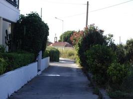 straat op het eiland rhodos in griekenland foto