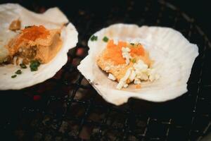 Japans kani miso krabvlees met soja Plakken gegrild in krab schelp Bij Japans restaurant. foto