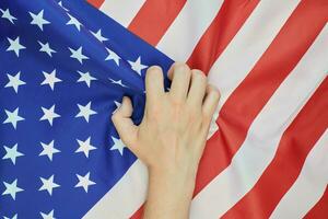 hand- verfrommeld nationaal Verenigde Staten van Amerika Amerikaans vlag foto