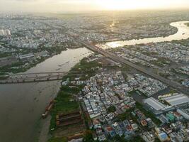 panoramisch visie van Saigon, Vietnam van bovenstaand Bij ho chi minh de stad centraal bedrijf wijk. stadsgezicht en veel gebouwen, lokaal huizen, bruggen, rivieren foto