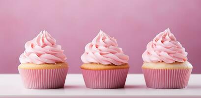 ai gegenereerd roze kop cakes met suikerglazuur foto