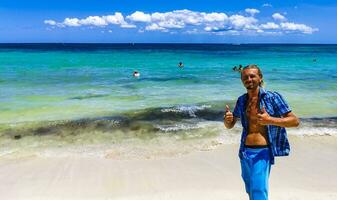 mannetje toerist op reis Mens poseren model- playa del carmen Mexico. foto