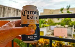 playa del carmen quintana roo Mexico 2022 corona bier fles flessen kan blikjes playa del carmen Mexico. foto