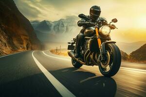 ai gegenereerd berg reis motorfiets rijder cruisen door de heuvels Bij zonsondergang foto