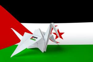 western Sahara vlag afgebeeld Aan papier origami kraan vleugel. handgemaakt kunsten concept foto