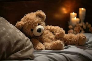 ai gegenereerd teddy beer Aan bed, teddy beer Aan bed met kussens en verlichting achtergrond ai gegenereerd foto