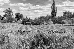 fotografie Aan thema groot leeg boerderij veld- voor biologisch oogst foto