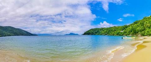 groot tropisch eiland ilha grande praia de palmas strand brazilië. foto