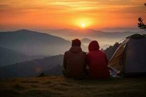 ai gegenereerd paar ontspant door tent, geboeid door berg zonsondergang Aan camping foto