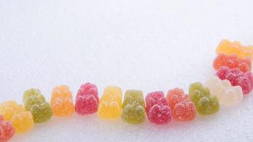 pad van kleurrijke jelly beren foto