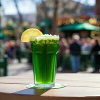 ai gegenereerd pint van groen bier met een wazig st. Patrick dag optocht in de achtergrond. foto