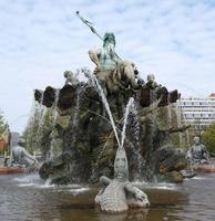 neptunbrunnen fontein in berlijn foto