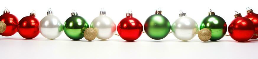 ai gegenereerd Kerstmis decoraties rood, groente, en wit foto