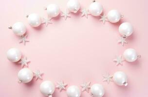 ai gegenereerd wit Kerstmis decoraties geregeld in een cirkel Aan een roze achtergrond foto