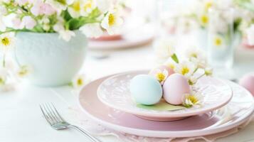 ai gegenereerd een prachtig gestileerd Pasen tafel instelling met een bloemen middelpunt foto