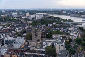 antenne visie van Keulen. visie van Romeins Katholiek parochie kerk van st. heribert foto