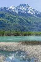 castillo berg reeks en ibanez rivier- breed vallei bekeken van de pan-Amerikaans snelweg, aysen regio, Patagonië, Chili foto