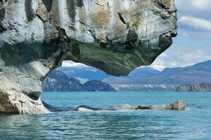 marmeren grotten heiligdom, marmeren kathedraal Aan algemeen carrera meer, puerto Rio rustig, aysen regio, Patagonië, Chili foto