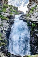 Kumrat vallei waterval prachtig landschap bergen uitzicht foto